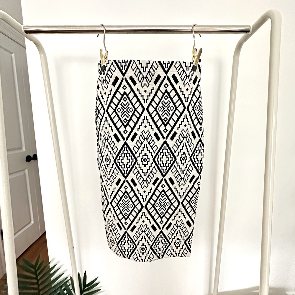 ZARA Trafaluc - Patterned Midi Skirt SIZE SMALL